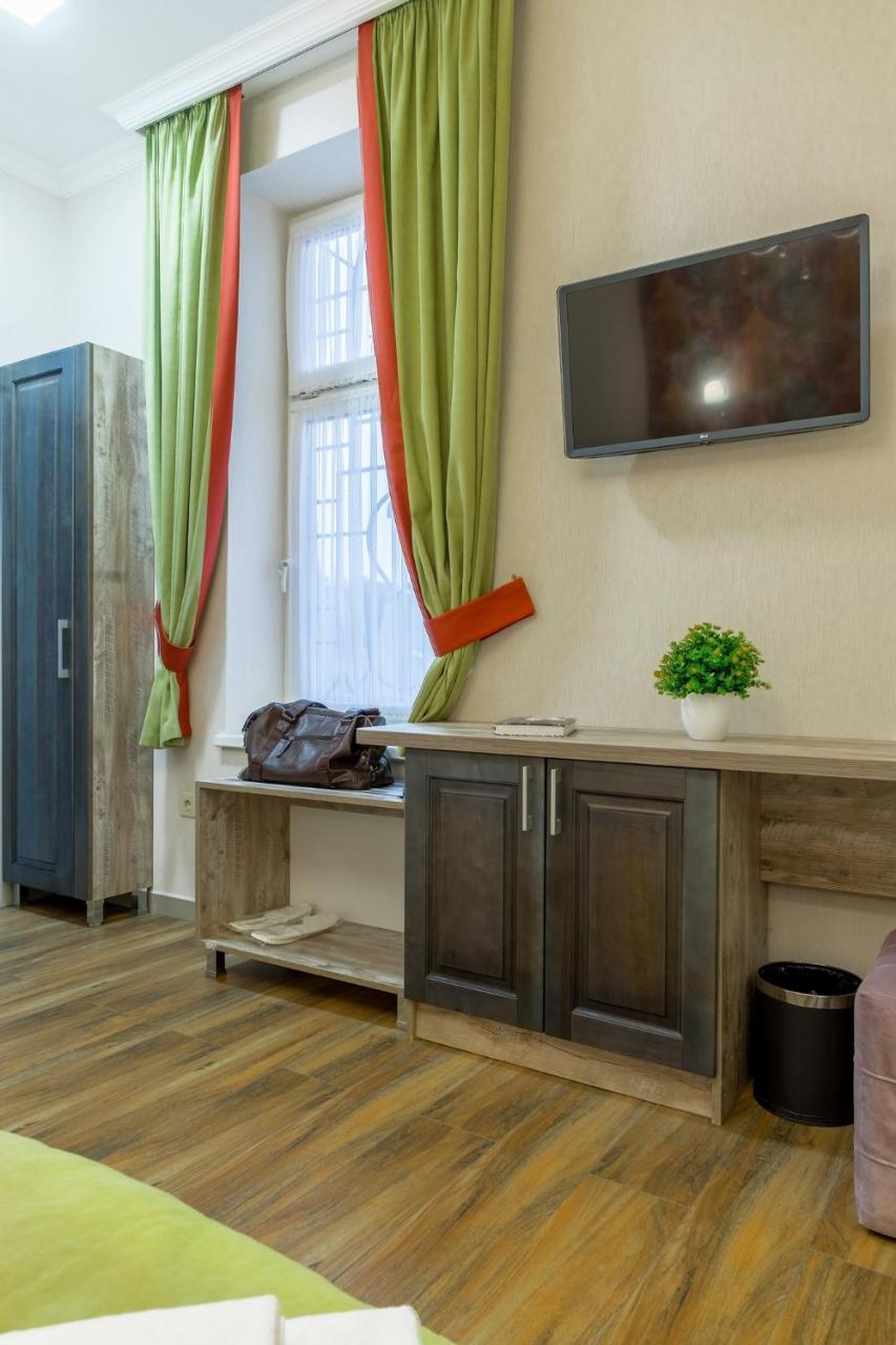 Mini Hotel Barvy Lvova On Horodotska St. المظهر الخارجي الصورة