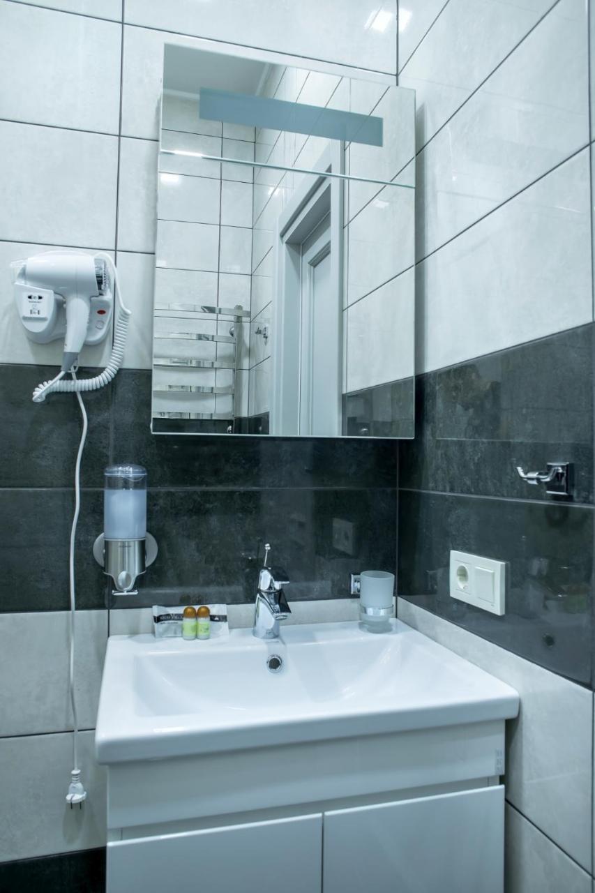 Mini Hotel Barvy Lvova On Horodotska St. المظهر الخارجي الصورة